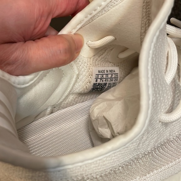 Authentic Adidas Yeezy 350 V2 Bone - Picture 6 of 9